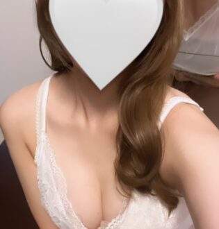 M dot. (エムドット) えみり