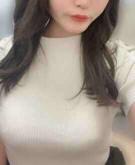 極 えま