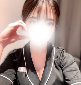 LUXENTIQUE (ラグザンティーク) 関野ひなた