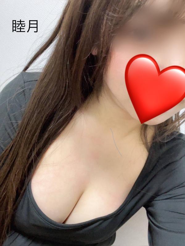 more (モア) 睦月