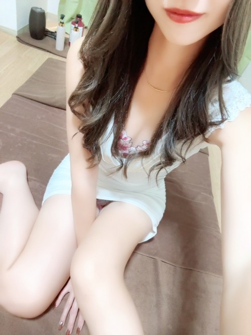 QUEEN (クイーン) りおな