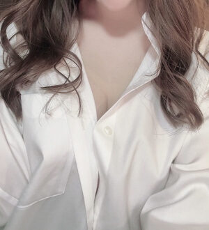 部屋とワイシャツと私とアナタ みなみ