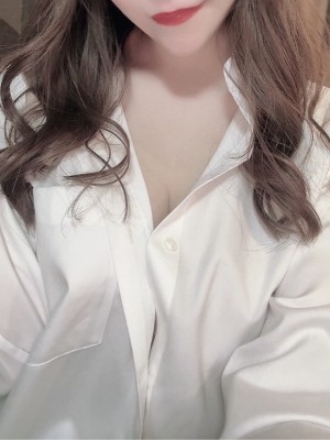 部屋とワイシャツと私とアナタ みなみ